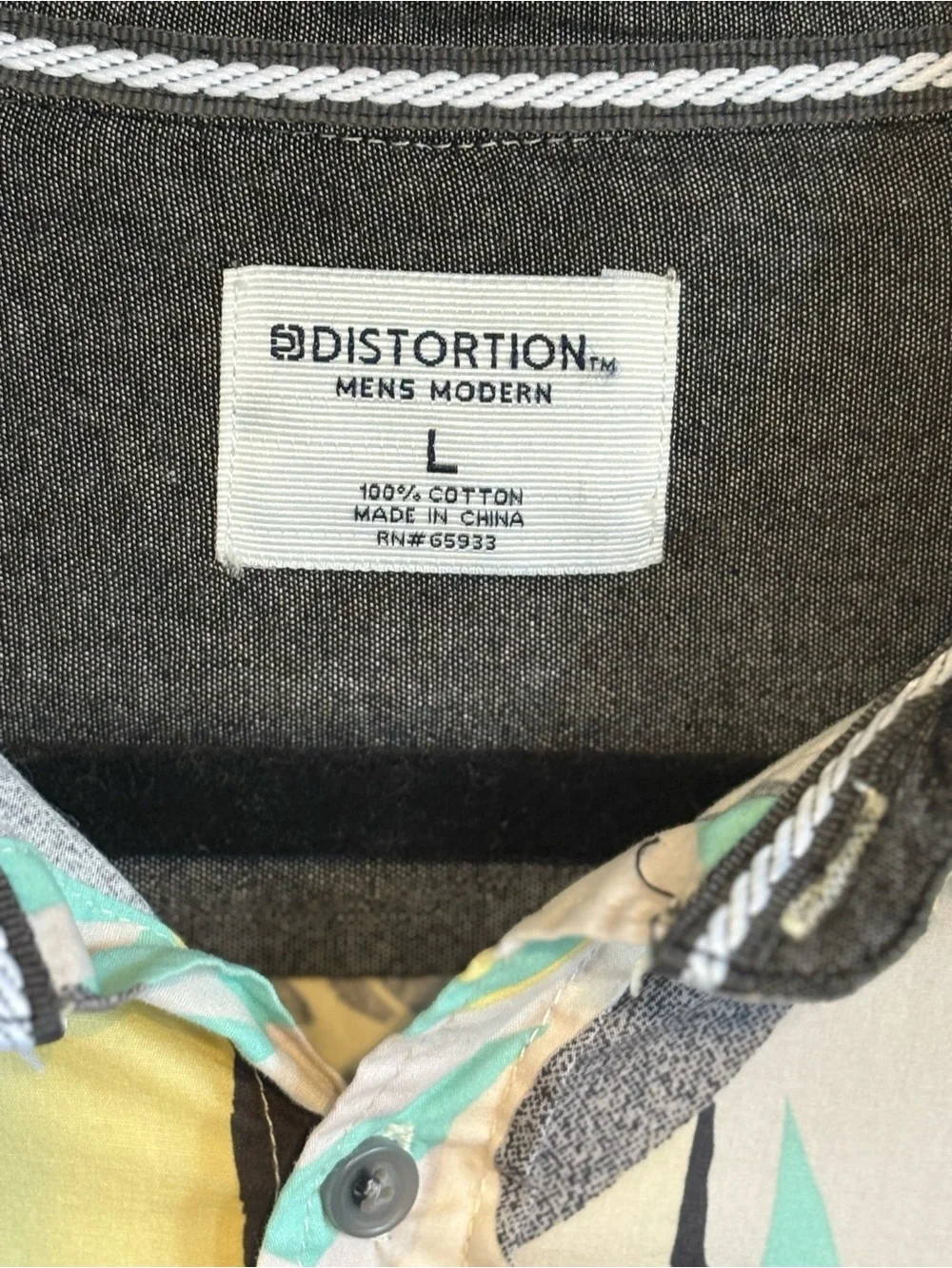 Distortion retro 80’s-90’s print button down short sleeve size L. EUC